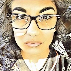 Meet your Posher, Cecy